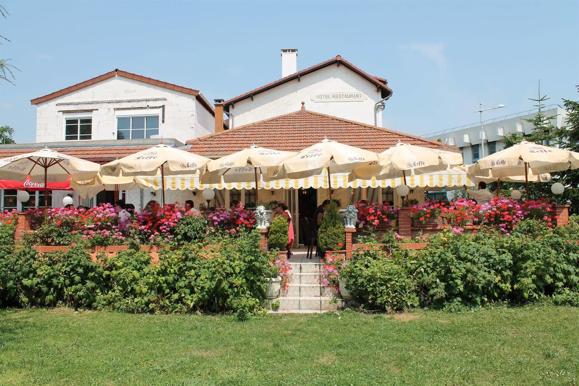 Hotel Restaurant Maison Blanche Рюнжи Экстерьер фото